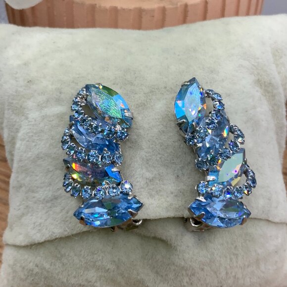 Weiss Inspired Vintage AB Leaf Aqua Blue Rhinestone Silver Tone Clip Earrings - Picture 1 of 8